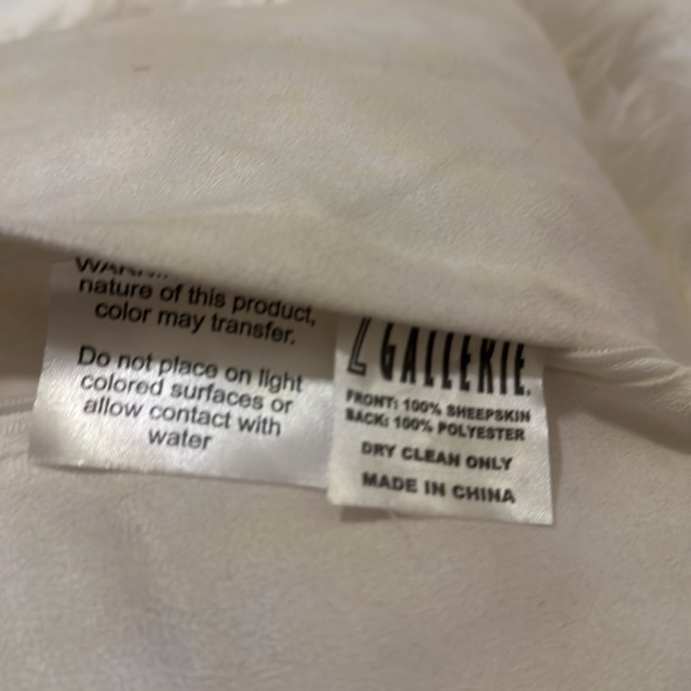 Pillow - Picture 5 of 8